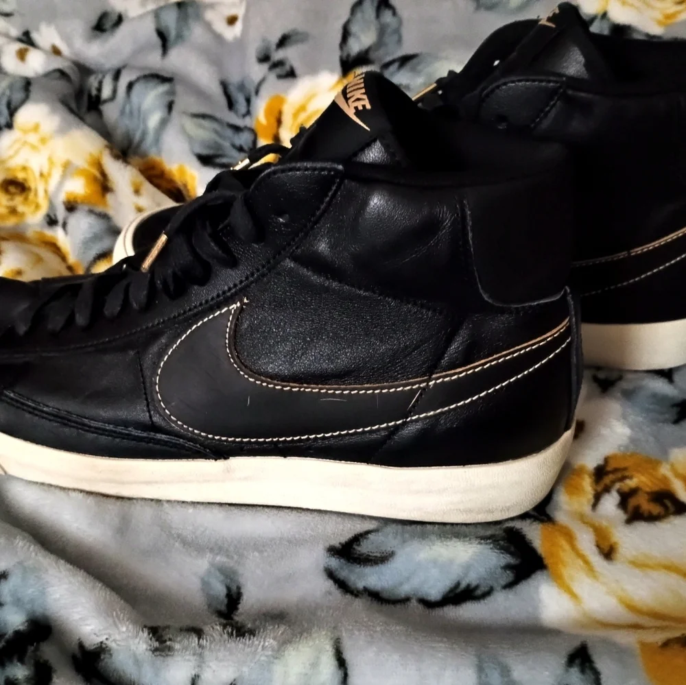Nike - Picture 4 of 4